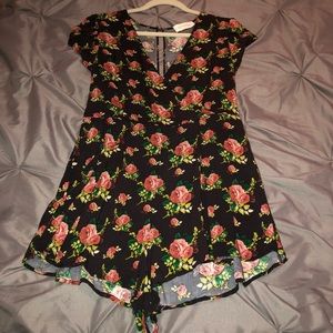 Jessie James decker kittenish romper